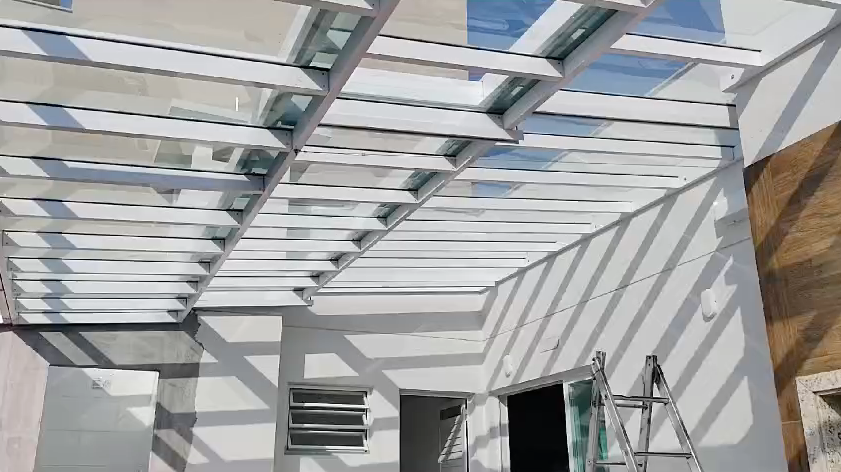 Cobertura Retrátil de Policarbonato